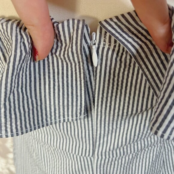 Banana Republic Seersucker Off Shoulder White Grey Striped Ruffle Dress Size 8 - Picture 6 of 8